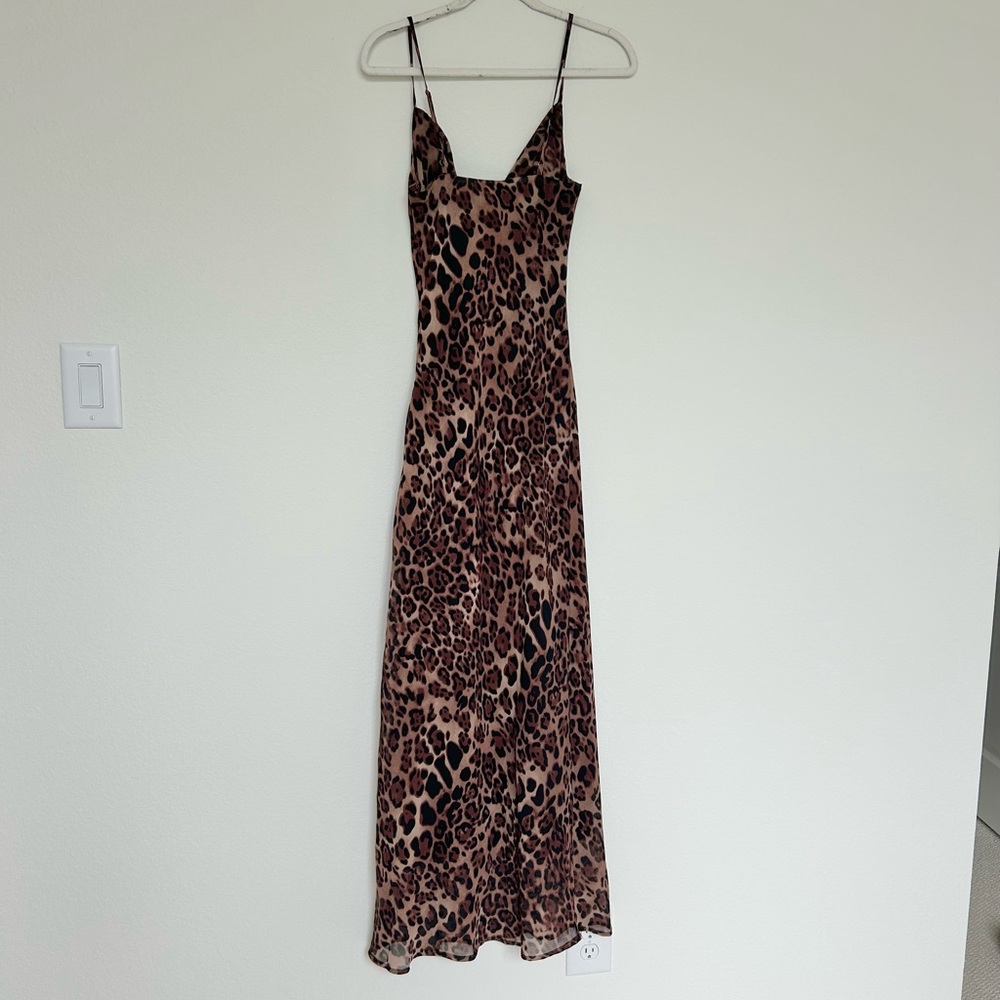 Elegant Leopard Print Maxi Dress - Picture 6 of 7